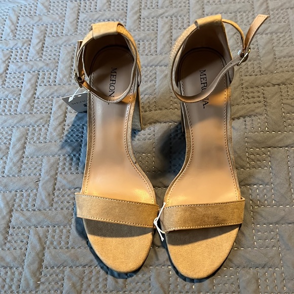 NWT Merona : Lulu Block Heels Open Toe Sandals - 8 - Picture 2 of 10
